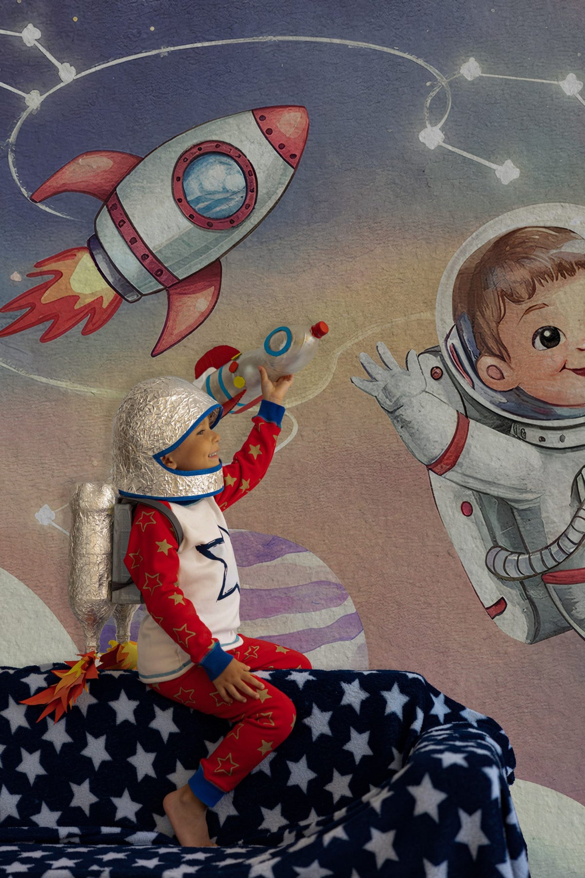 Little Astronaut Wallpaper : Rocket and UFO Kids Mural - View 4
