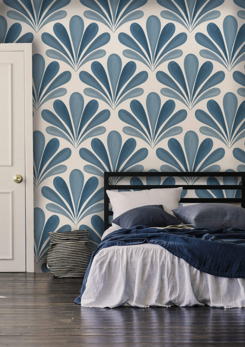 Blue Art Deco Fan Wallpaper : Scallop Palmette Wall Mural
