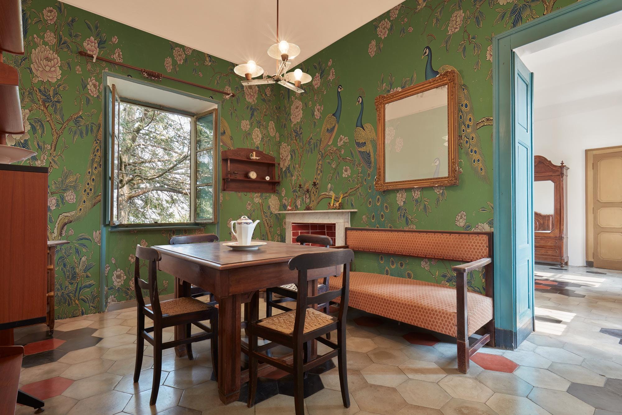 Peacock Chinoiserie Wallpaper: Vintage Floral Green Wall Mural - View 4